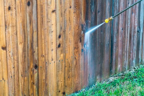 Fence Washing in Bryan