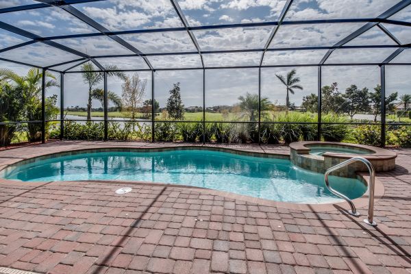 Pool Enclosure Cleaning in Bryan