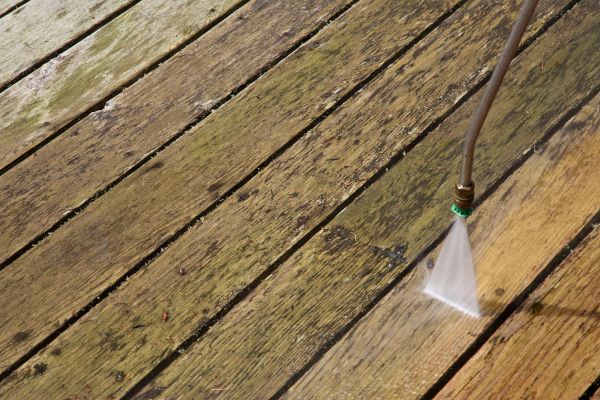 Cost of Deck Mold Removal in Bryan