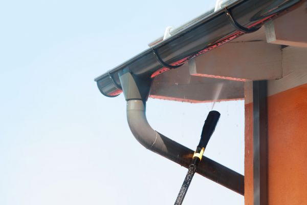 Eaves Power Washing in Bryan